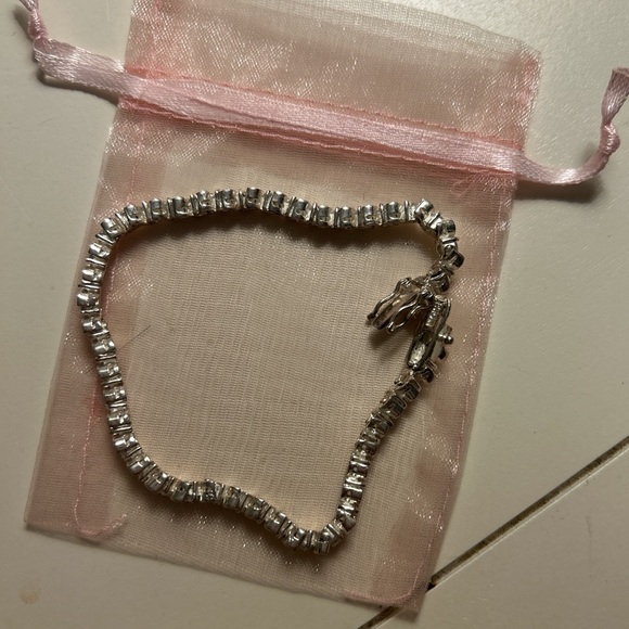 Elegant Silver Bracelet - Picture 1 of 1